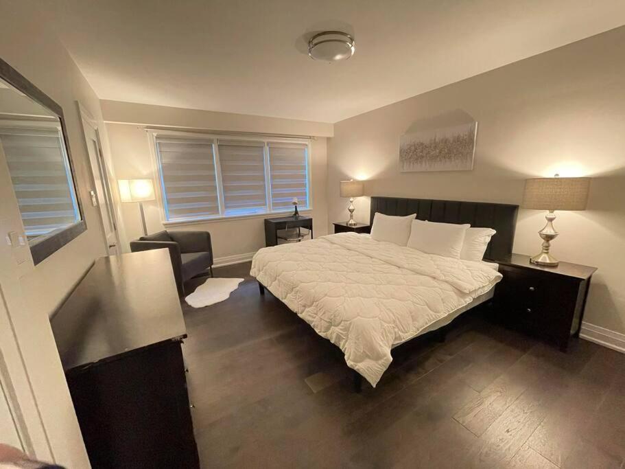 3-Bedroom Modern Luxury Apartment In The Heart Of City Toronto Exteriör bild