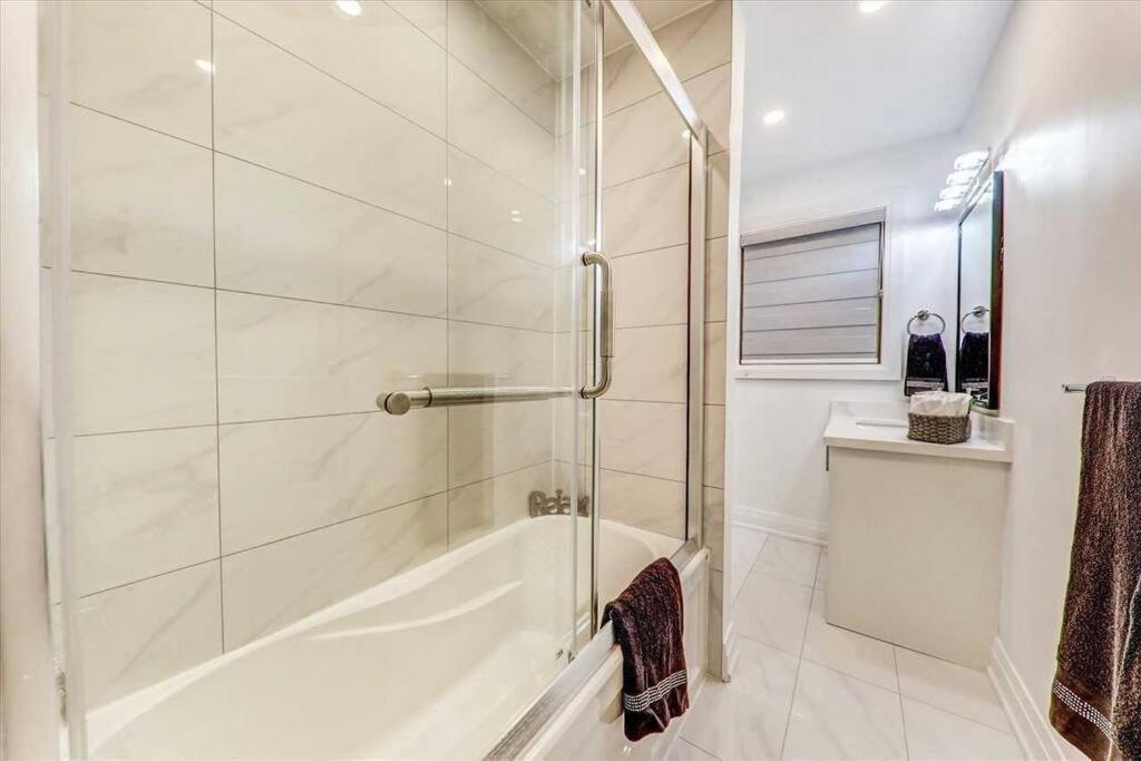 3-Bedroom Modern Luxury Apartment In The Heart Of City Toronto Exteriör bild
