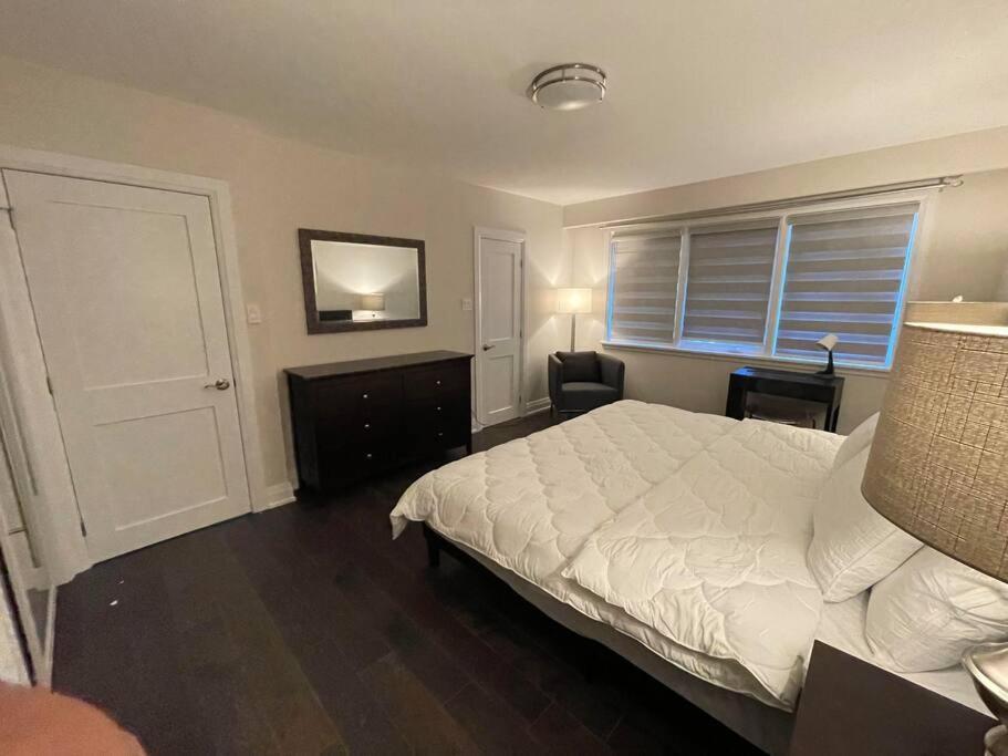 3-Bedroom Modern Luxury Apartment In The Heart Of City Toronto Exteriör bild