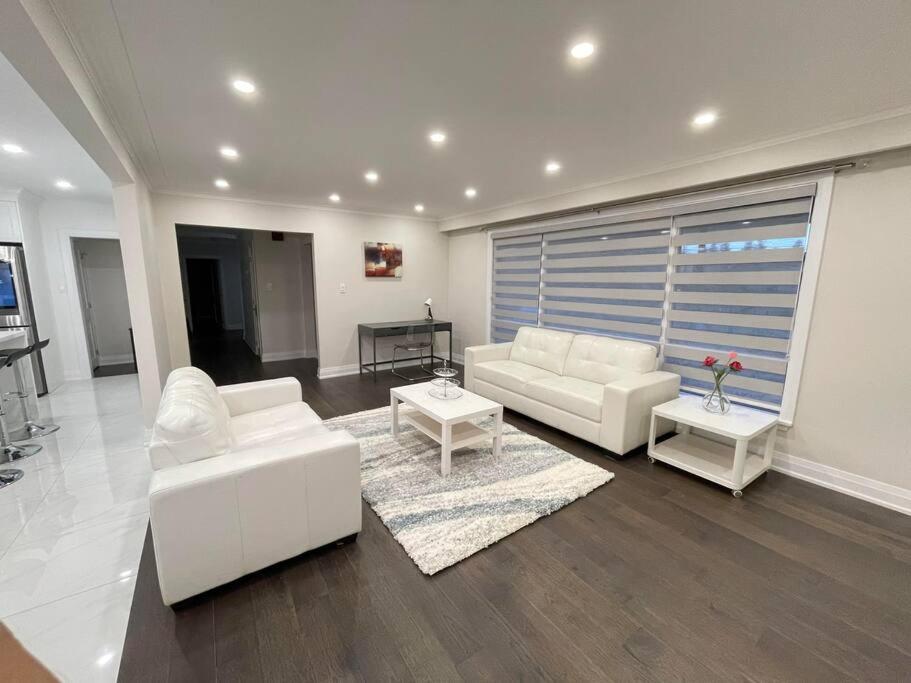 3-Bedroom Modern Luxury Apartment In The Heart Of City Toronto Exteriör bild